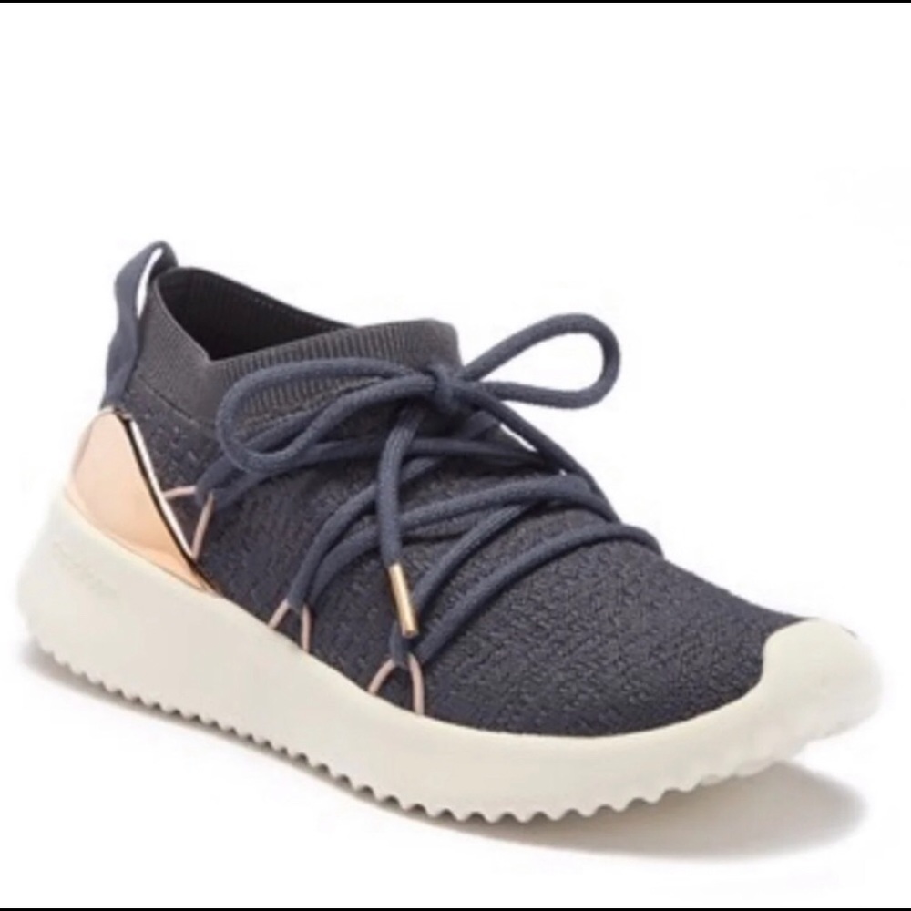 Nwt ADDIDAS claudfoam ultimamotion size 10